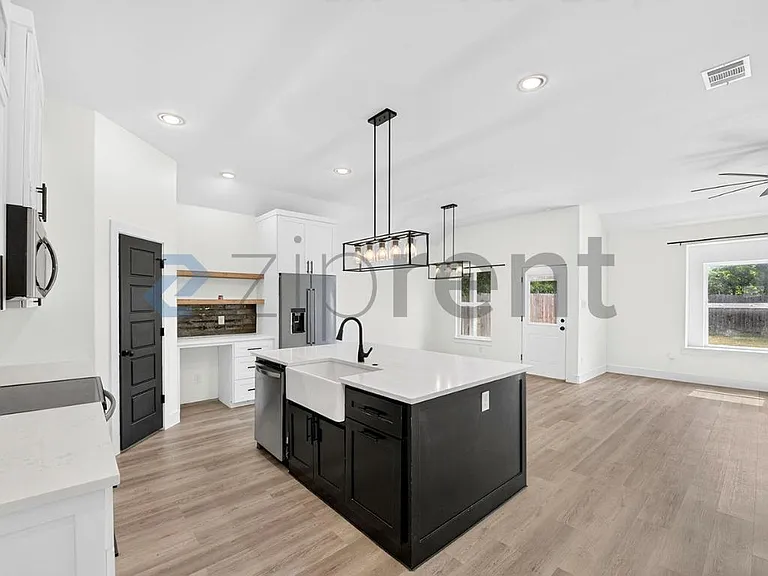 4941 Townsend Dr — Photo 6