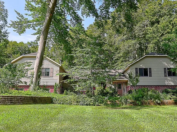 13871 Bittersweet Dr, Grand Haven, MI 49417