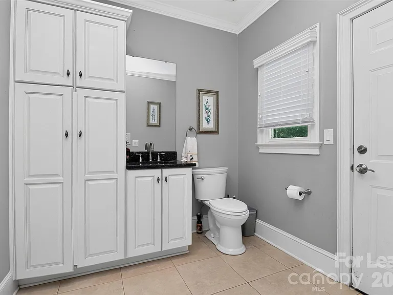 9704 Saddle Ave — Photo 12