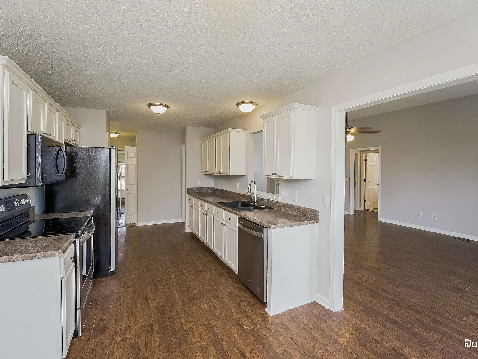3 bed, 2.0 bath, 1449 sqft, $2,230 — Photo 4