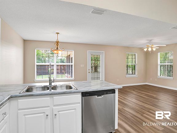 4th image of 364 Savannah Ln