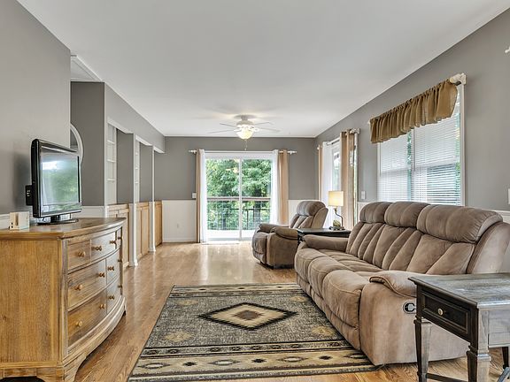 4th image of 9813 Pinewood Lake Dr
