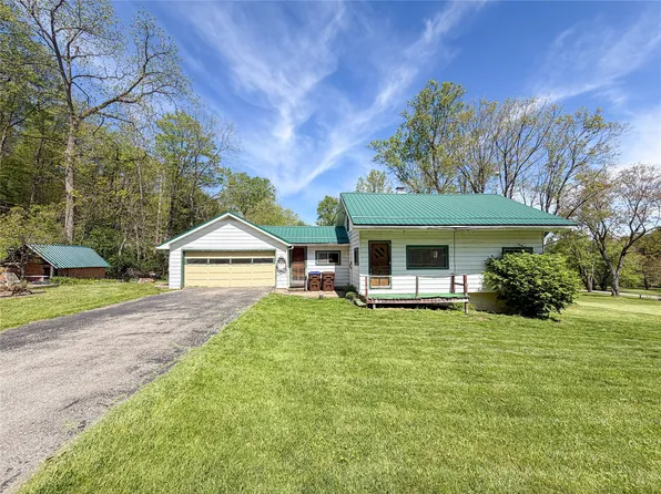 21199 Shore Dr, Meadville, PA 16335