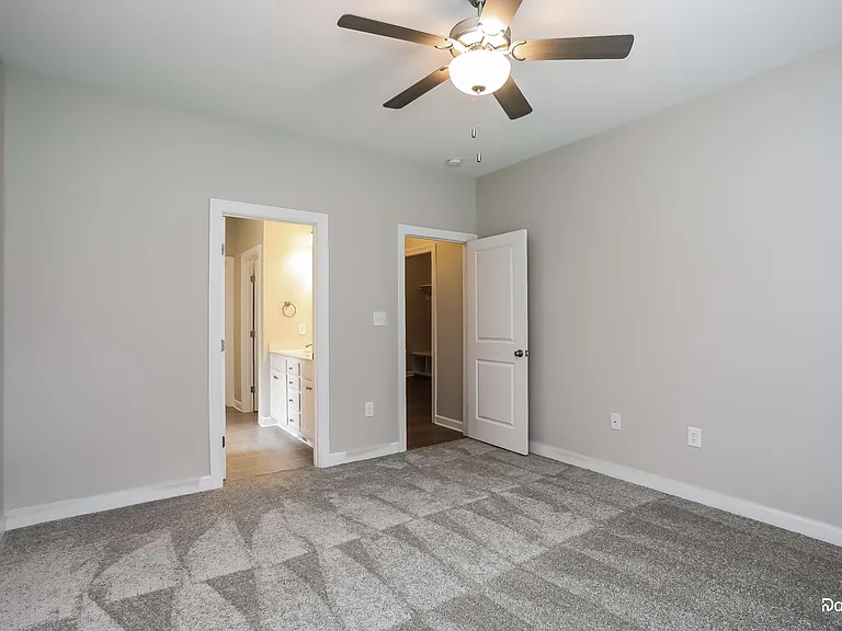 124 Stratocastor Dr — Photo 12