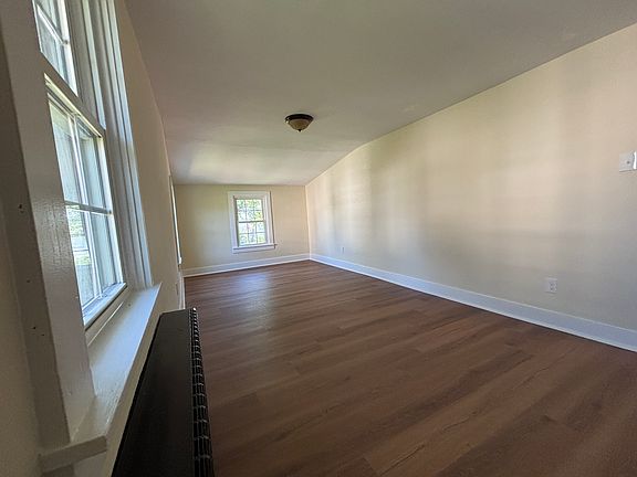 4th image of 888 Walnut St