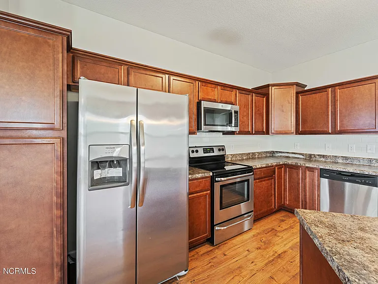 607 Drummond Grove Ln — Photo 6