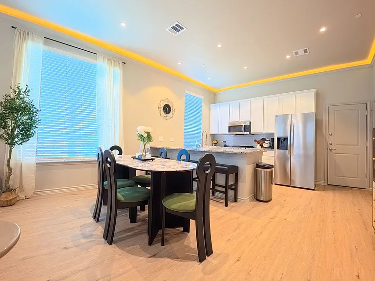 Open Concept Dining and Kitchen with Breakfast Bar (Plan 3201)