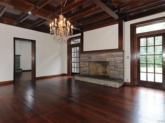 4th image of 136 Harriman Rd APT 2