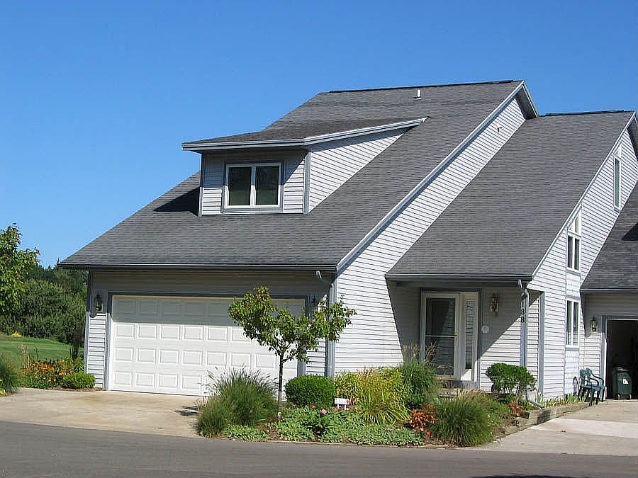 3050 square feet of beautiful living space!