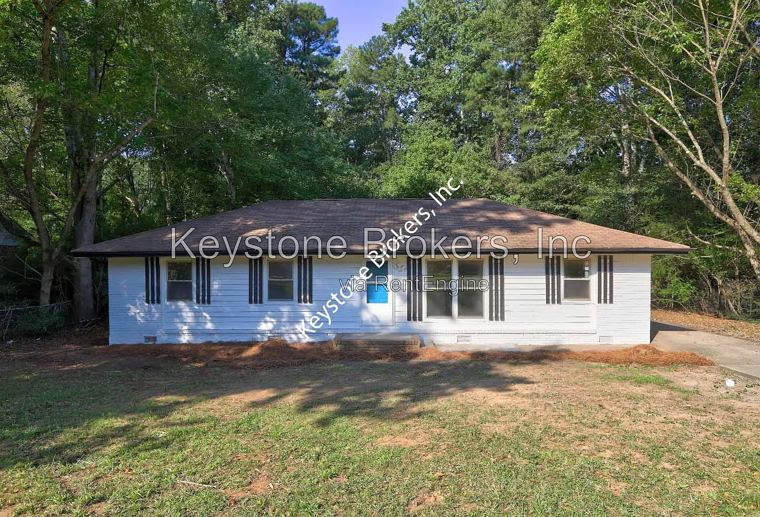 3 bed, 2.0 bath, 1352 sqft, $1,395 — Photo 1