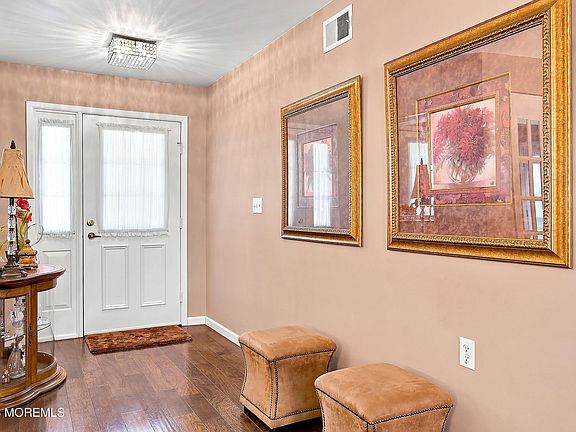 3rd image of 669B Buckingham Drive