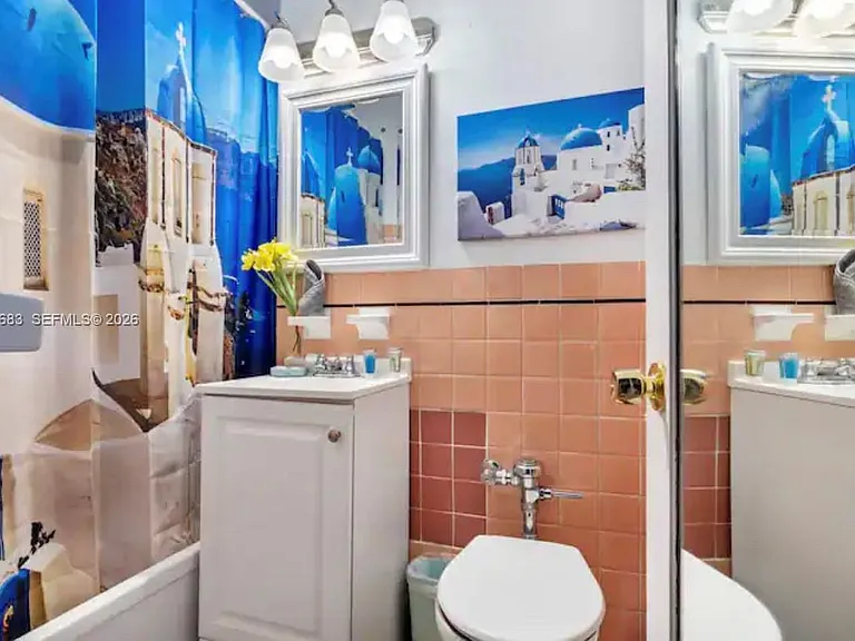 255 W 24th St #302 — Photo 7
