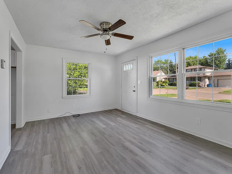 610 Elm St — Photo 11