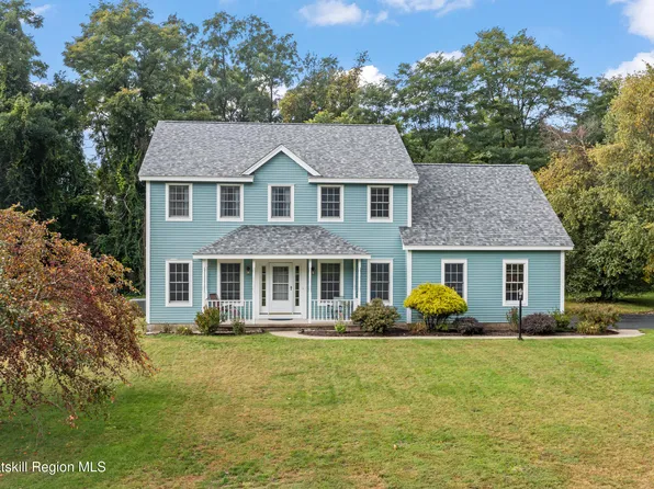 16 Presidential Drive, Kinderhook, NY 12106
