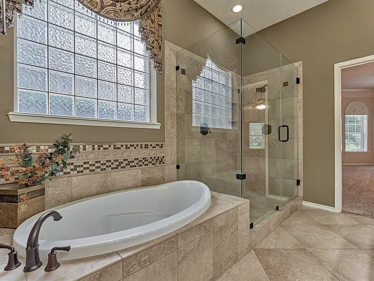 6615 Haughton Dr — Photo 18