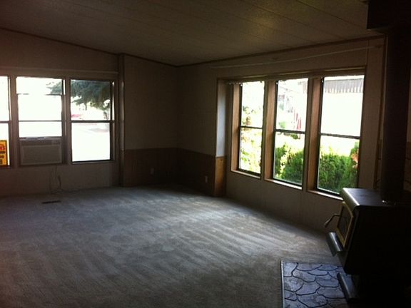 3rd image of 7303 N Crestline St Spc 40