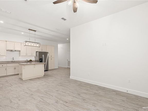 3rd image of 2912 Allen Dr