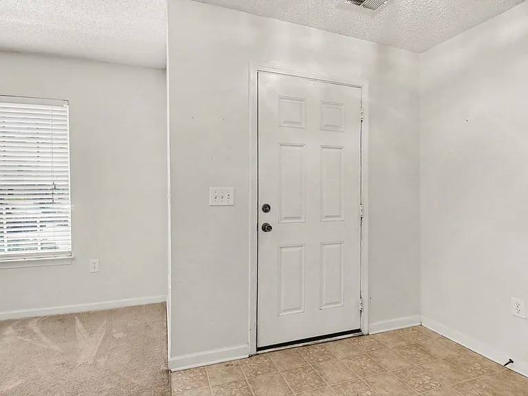 1043 Penny Ln — Photo 7