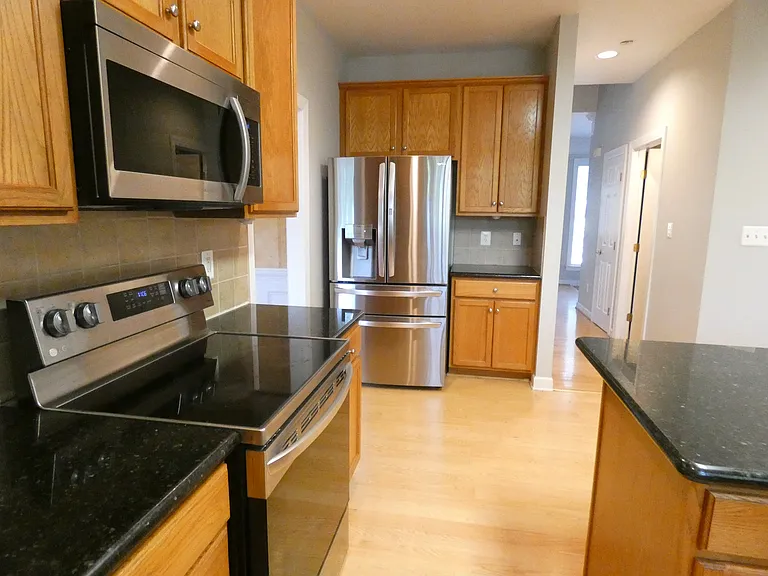 1203 Fairfax Woods Dr — Photo 10