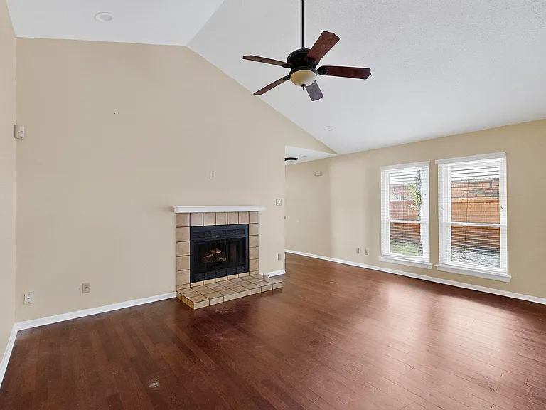 936 Sugarberry Dr — Photo 7