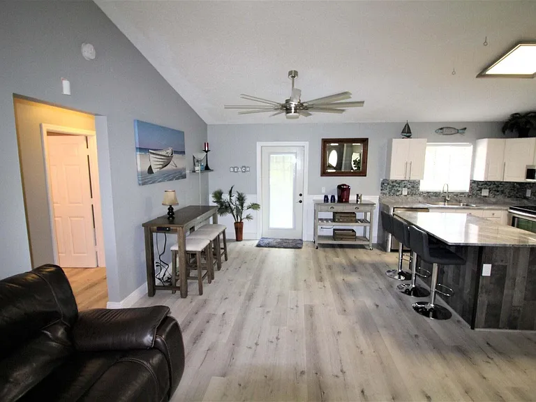 147 NW 10th Ave — Photo 17