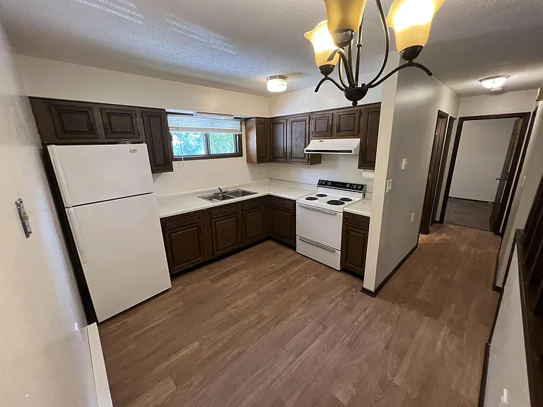 300 N 6th St #6 — Photo 2