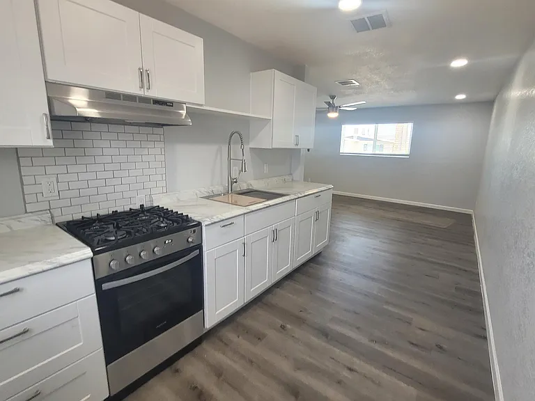 4933 E Willetta St — Photo 11