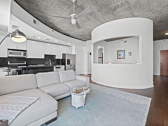 2nd image of 250 Pharr Rd Unit 1304