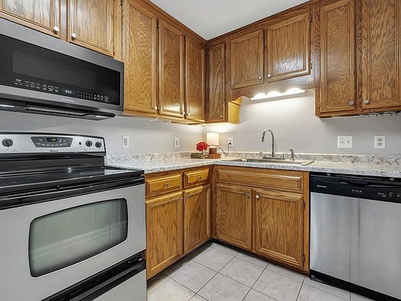 3rd image of 449 Teal Ln