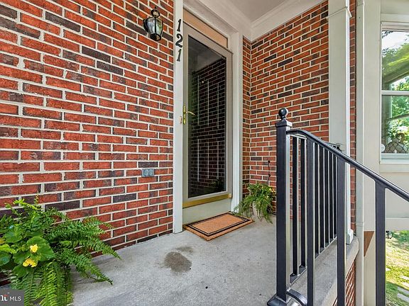 5th image of 121 Swarthmore Ave