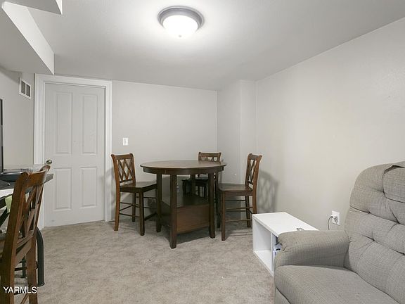 2nd image of 17 Chicago Ave #2