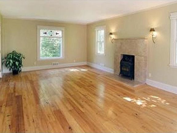 farmhouse living room w/fp