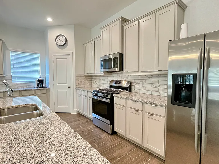 4516 Bartagrass Dr — Photo 18