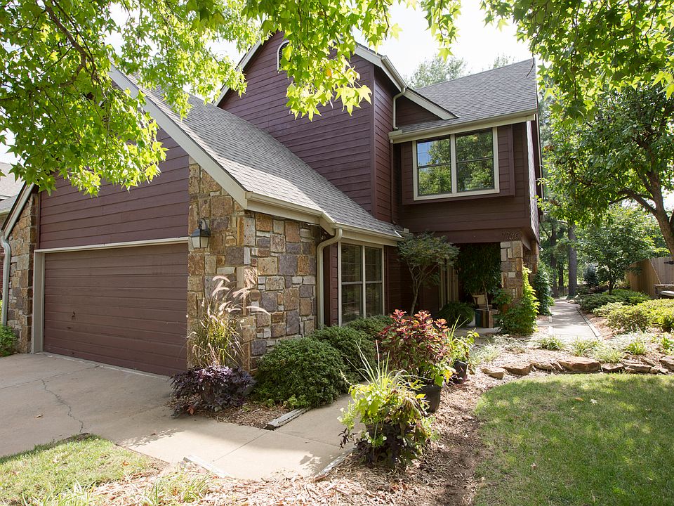 Great home with surrounding greenery