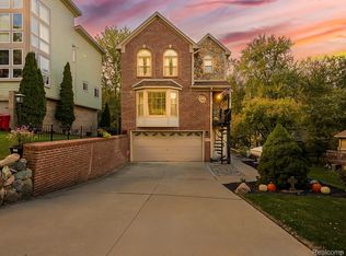 5570 Wildrose Ave, West Bloomfield, MI