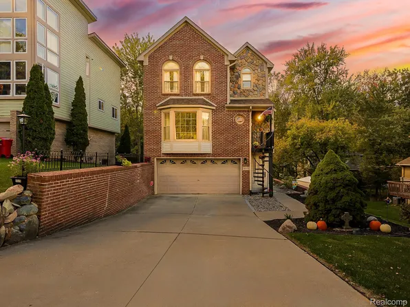5570 Wildrose Ave, West Bloomfield, MI 48322