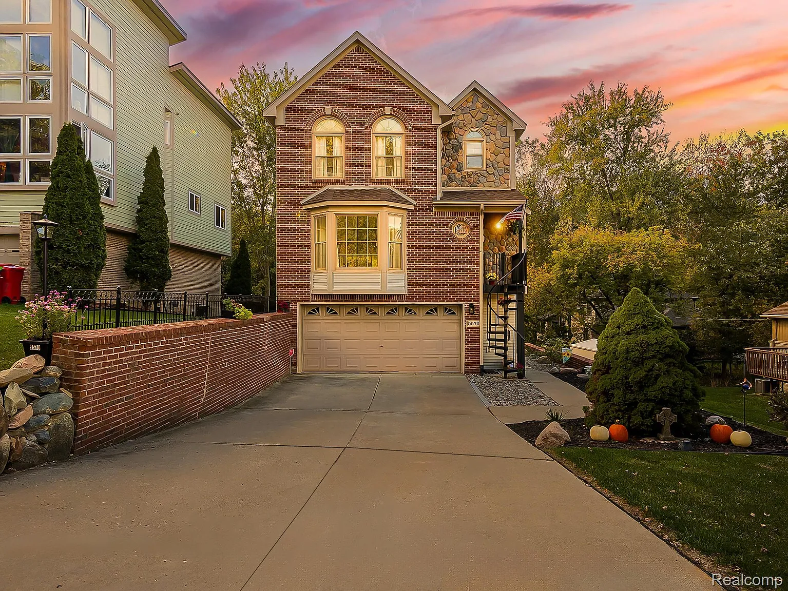 5570 Wildrose Ave photo 1