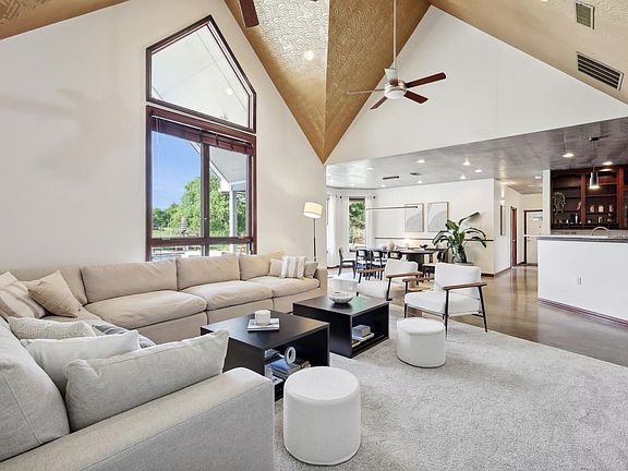 3rd image of 12161 Hill Country Cir