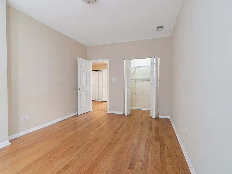 Shakespeare Apartments — Photo 14