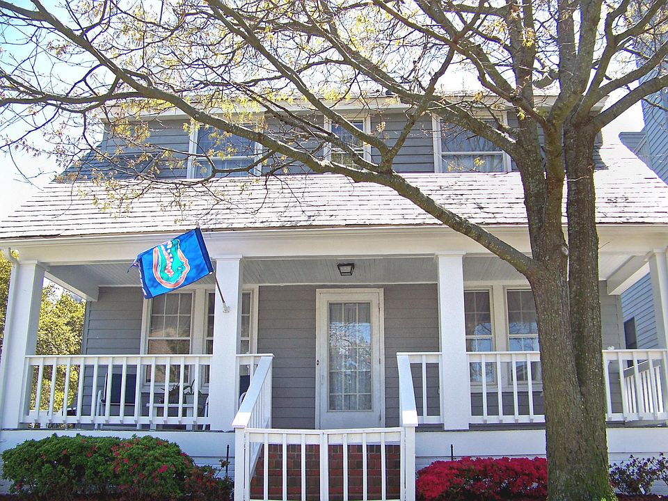 Front of house. Faces Ocean Shore Avenue.