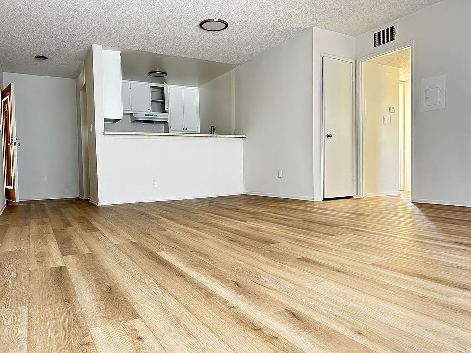 1st image of 7112 Woodman Ave #212