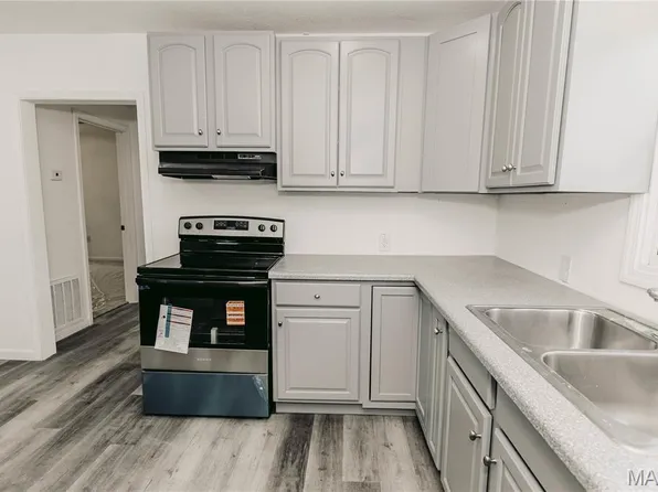 308 W 5th St, Dixon, MO 65459