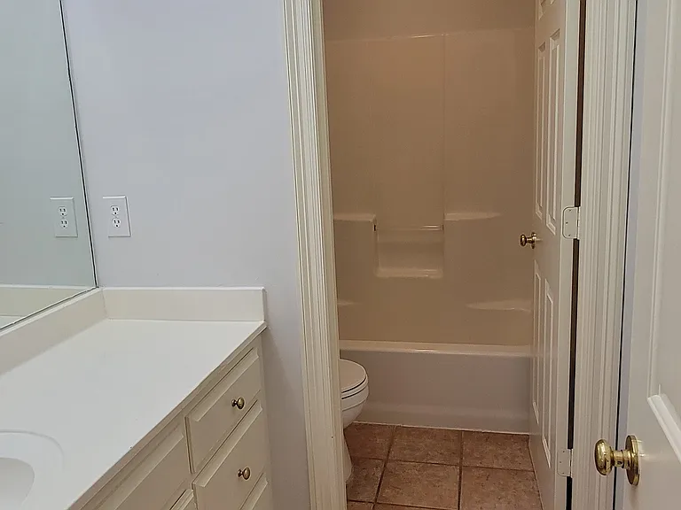 516 Windsor Dr — Photo 8