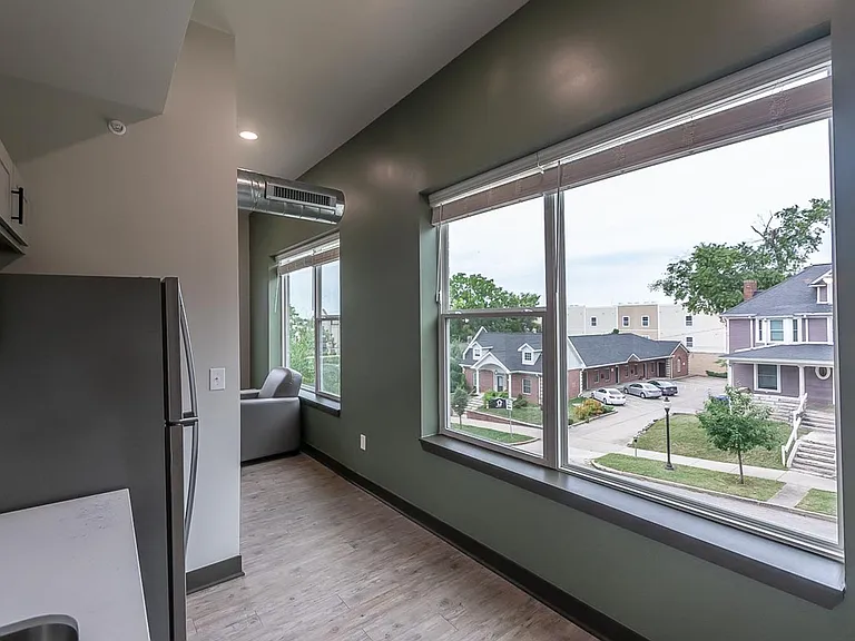 The Bentley Apartments — Photo 58