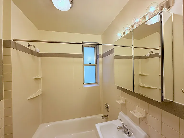 61 W 10th St #2D — Photo 9