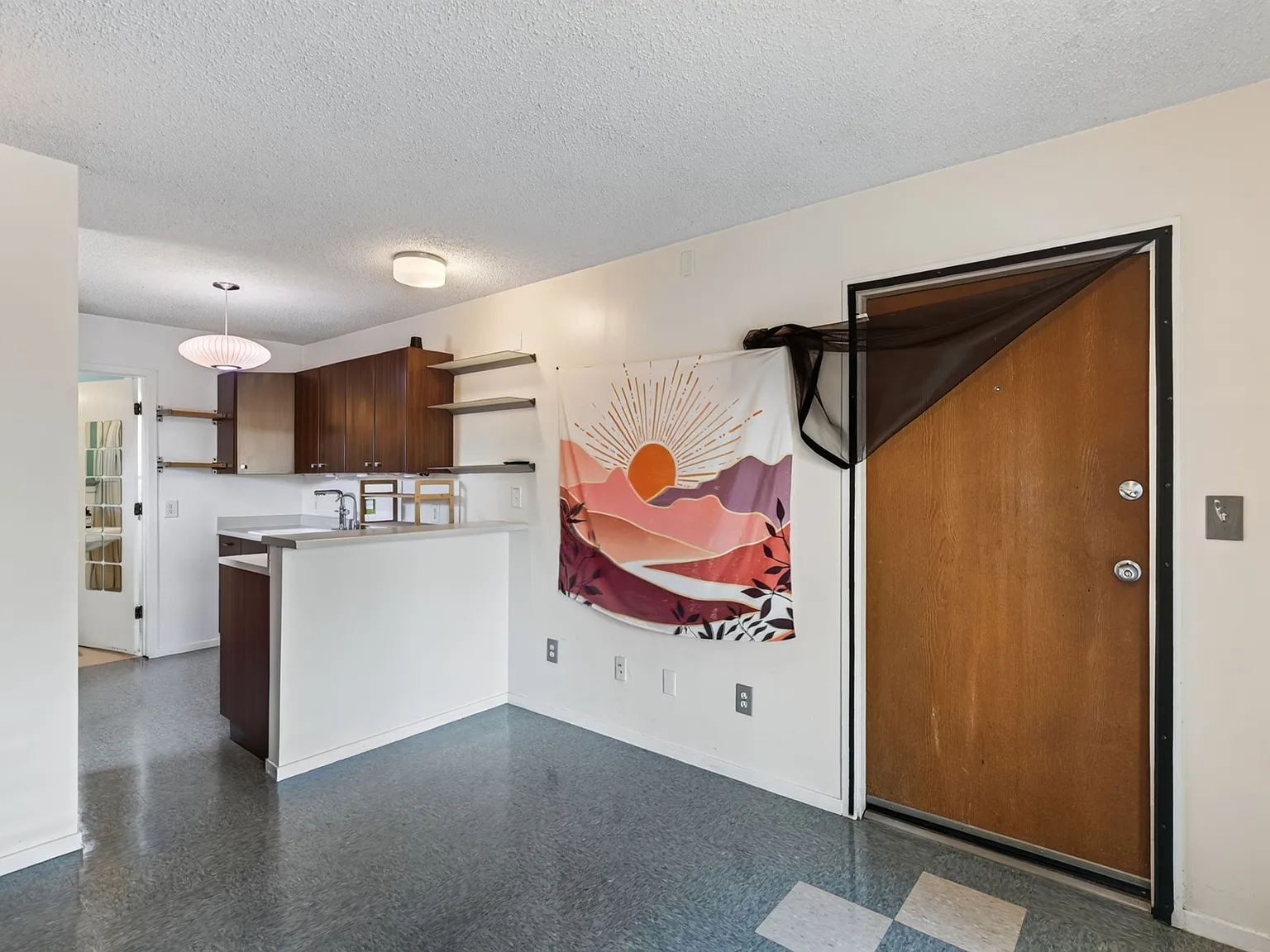 Studio, 900 sqft, $1,100 — Photo 2