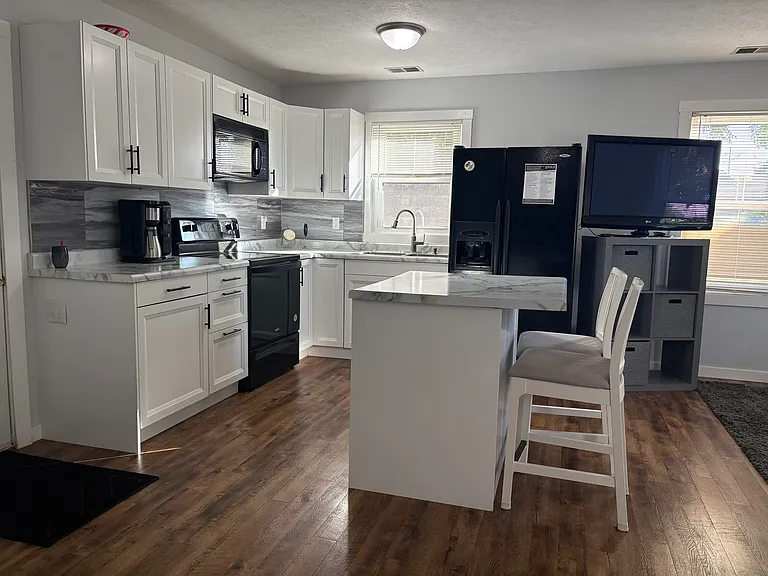 308 N Oak St — Photo 7