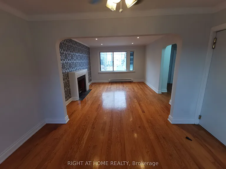 1785 Victoria Park Ave — Photo 2