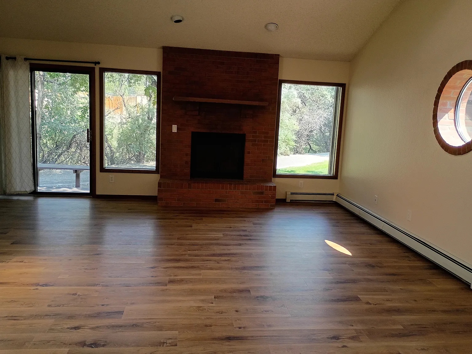 2 bed, 1582 sqft, $2,050 — Photo 3