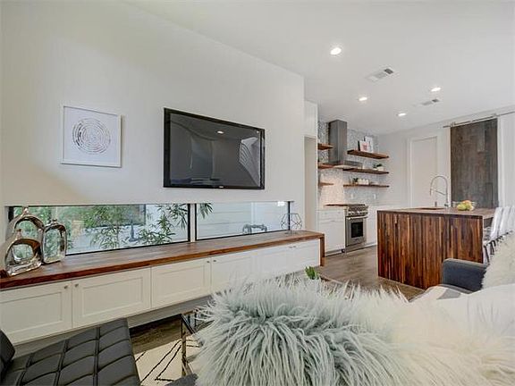 5th image of 606 W Johanna St